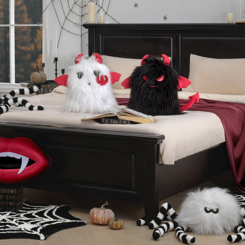 Coussin 14 "x 10,5" en forme de diable en fourrure avec queue - Cadeau idéal pour la décoration d'Halloween, White