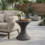 Élégante table d'appoint en sablier de 16 pouces pour une utilisation extérieure durable et polyvalente, parfaite pour la décoration de patio et de jardin.