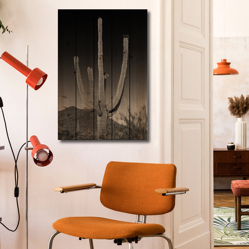 Reproduction d'art en bois sur bois - Parc national du Saguaro, Saguaro géant en noir et blanc par Melanie Viola