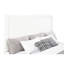 Très grand lit en bois blanc vieilli, tête de lit en tissu rembourré, rails bas pour profil aéré, lit de style transitionnel point focal de la chambre à coucher, finition, tête de lit en tissu, silhouette contemporaine aux lignes épurées,