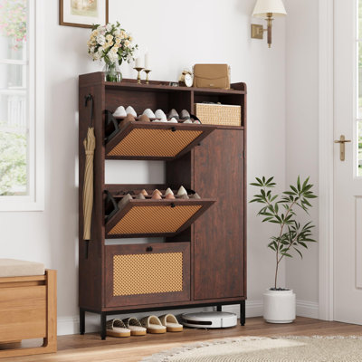 Range-chaussures avec 3 tiroirs rabattables, range-chaussures autoportant avec rangement pour chaussures à 4 niveaux et tablette réglable et portes en rotin