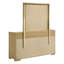 Ensemble de chambre à coucher 3 pièces Highmoor Natural Eastern King avec tête de lit DEL, commode et miroir