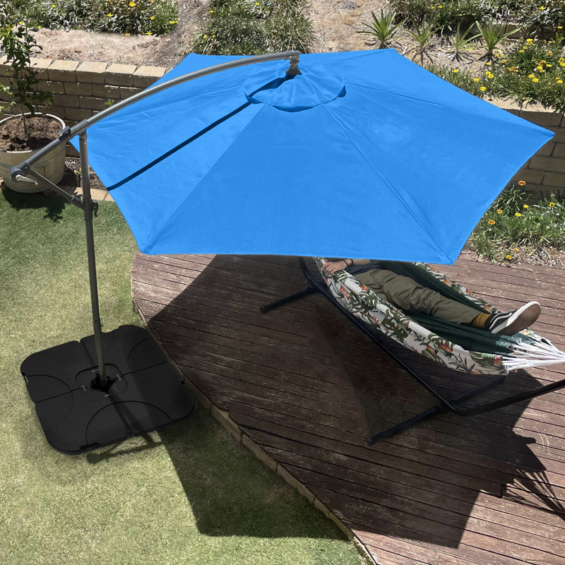 Parasol extérieur en porte-à-faux décalé 10 pi avec abat-jour à manivelle remplissable pour terrasse ou bord de piscine par Pure Garden (bleu brillant)