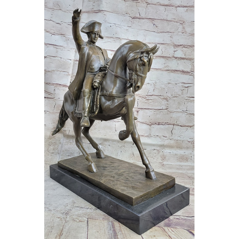 Sculpture de Napoléon traversant les Alpes, statue en bronze sur base de marbre 14 po x 15 po