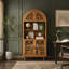 Meuble de rangement décoratif autoportant, bibliothèque ouverte de 168 cm de haut, en bois sculpté à arcs vintage, avec étagères ouvertes.