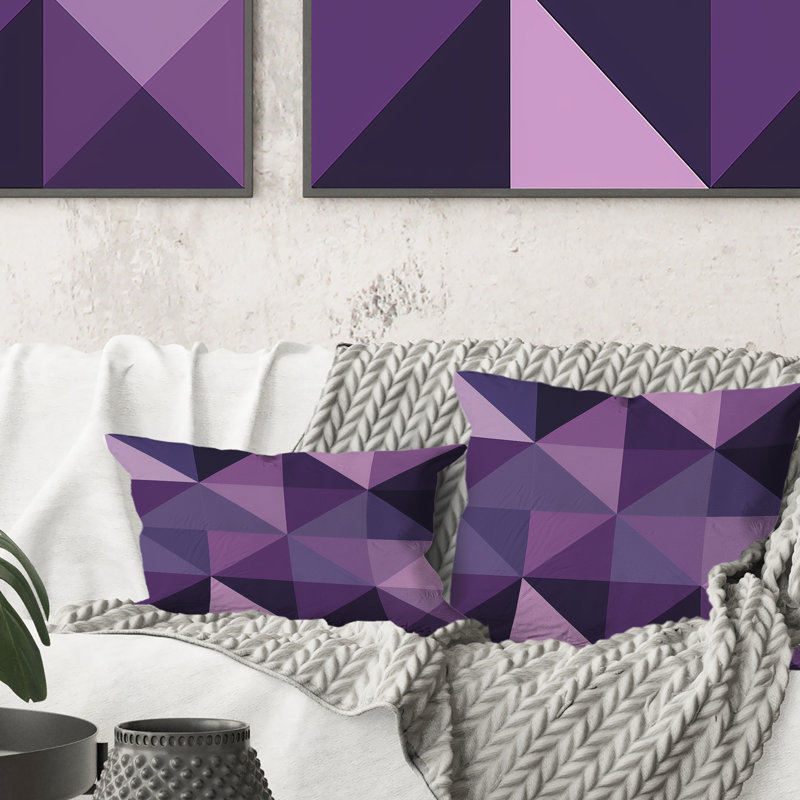 Coussin Mid-Century mauve à motif triangulaire III, H 16 po x l 16 po