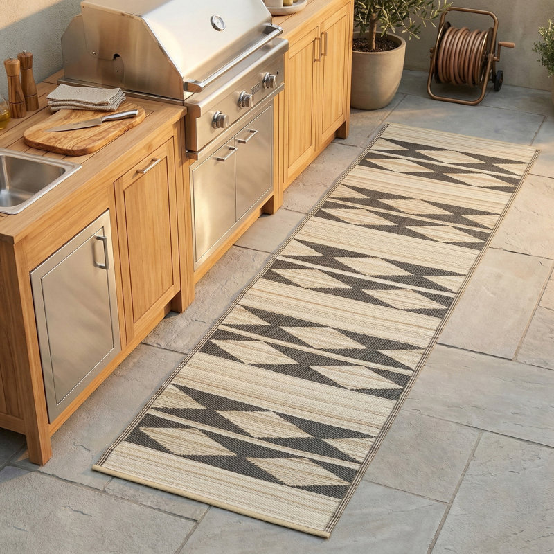 Tapis d'extérieur paille en plastique imperméable pour terrasse Joezette naturel et noir, Tapis de couloir 2 pi 6 po x 8 pi