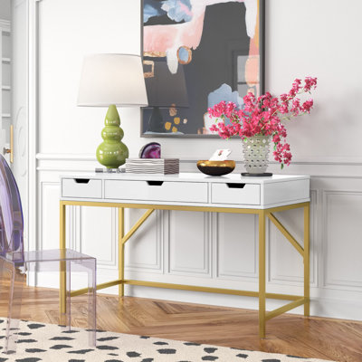 Bureau avec prises intégrées