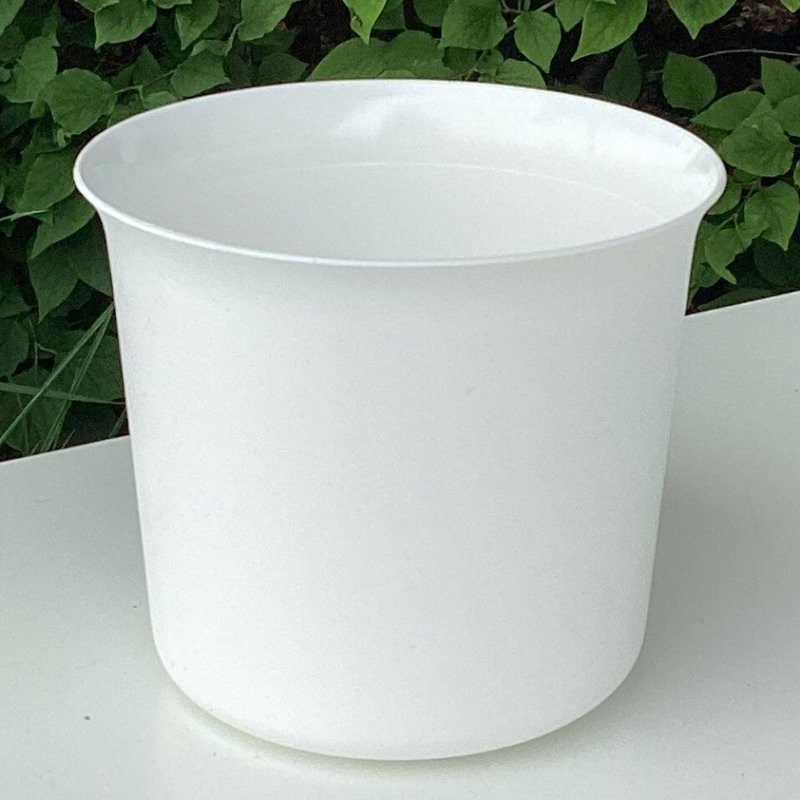 Pot à fleurs blanc, H 5,75 po x l 5,75 po x P 3 po