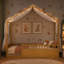 Lit en bois avec baldaquin, garde-corps, bibliothèque et lumière chaude Oliver Montessori-136325001-133597587