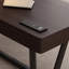 Bureau rectangulaire en bois manufacturé de couleur fumée avec tiroirs-323435794