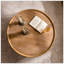 Table basse ronde moderne en bois avec relief fabriqué à la main et piédestal robuste pour les salons et les appartements