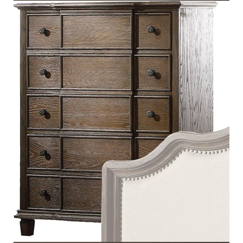 Commode au fini chêne vieilli