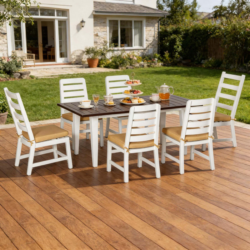 Ensemble repas d'extérieur pour six avec trou pour parasol et coussins moelleux