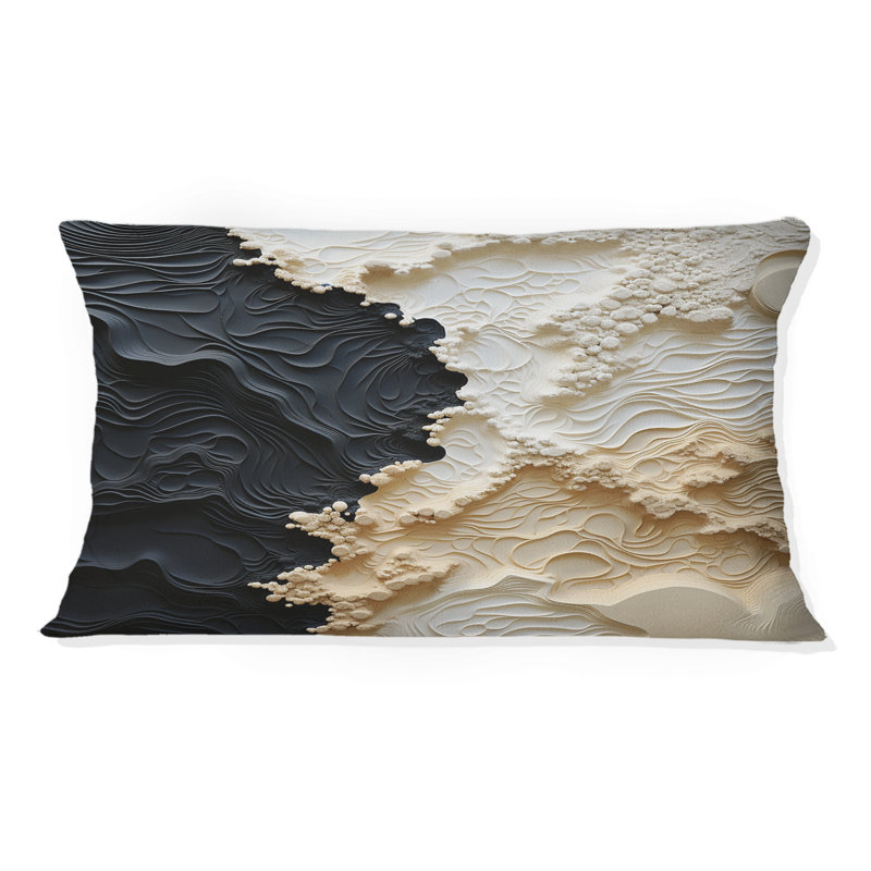 Coussin décoratif abstrait crème et noir liquide - imprimé bord de mer