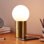 Lampe de table moderne à DEL de 11 po avec finition dorée, abat-jour sphérique givré Kai, gradateur intégré et port USB, ampoule incluse Kai