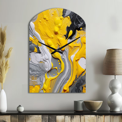 Jaune et gris Cosmic Vibulations II - horloge abstraite en métal, horloge murale asymétrique moderne