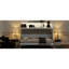 Lit simple blanc TG avec bureau, DEL et station de charge. Bois de pin massif et cadre pour un bureau à domicile polyvalent ou des lumières de chambre d'amis. Blanc. Fabrication artisanale