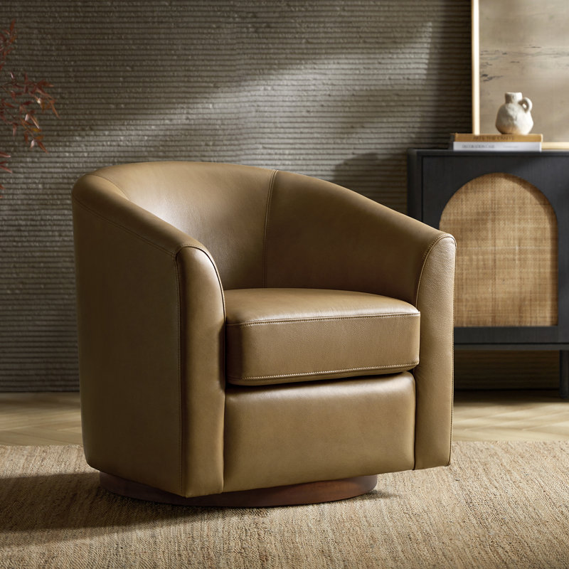 Fauteuil demi-tonneau pivotant en cuir véritable de 30,5 po de largeur avec base en bois massif Amiir, Taupe