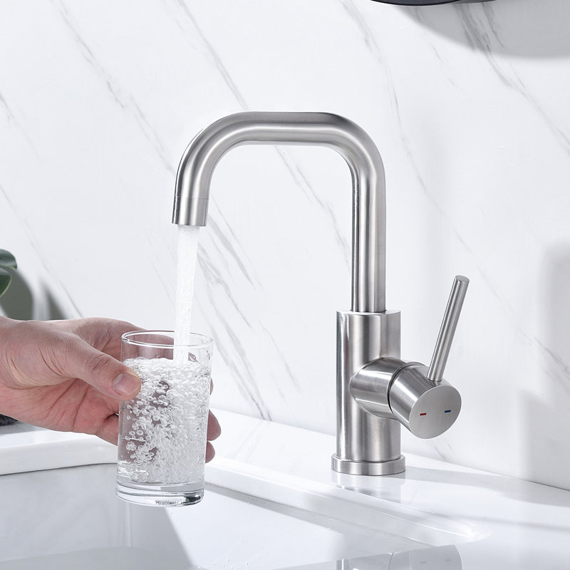 Robinet de salle de bain carré