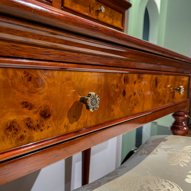 Commode en bois massif de style rétro