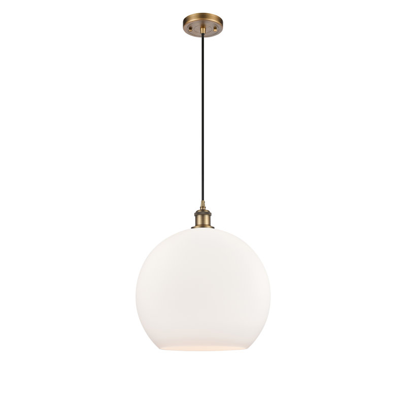 Luminaire suspendu en forme de globe à 1 lumière Hamida, H 18,38 po x l 13,75 po x P 13,75 po, Blanc, Laiton brossé