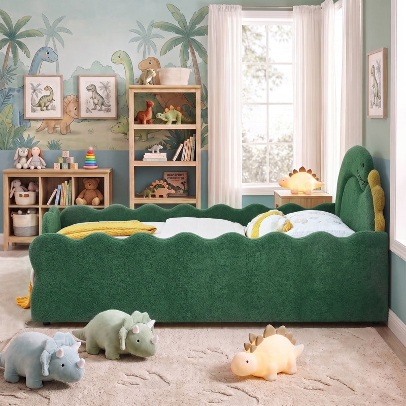 Lit d'enfant en forme de dinosaure, recouvert de tissu bouclé, avec barrières de sécurité et sommier à lattes en bois massif.