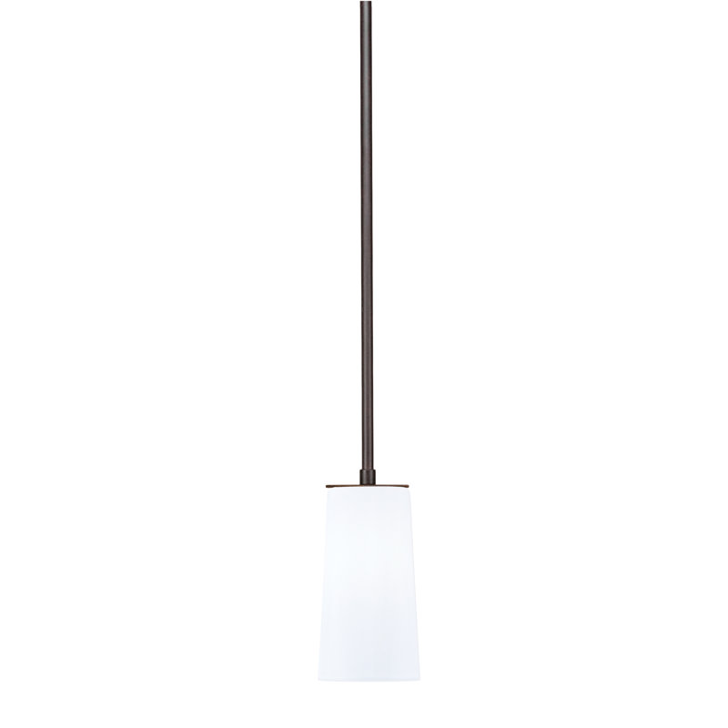 Mini-luminaire suspendu suspendu Wakefield présenté en finition granite foncé avec verre opale blanc l 5 po x H 9,75 po