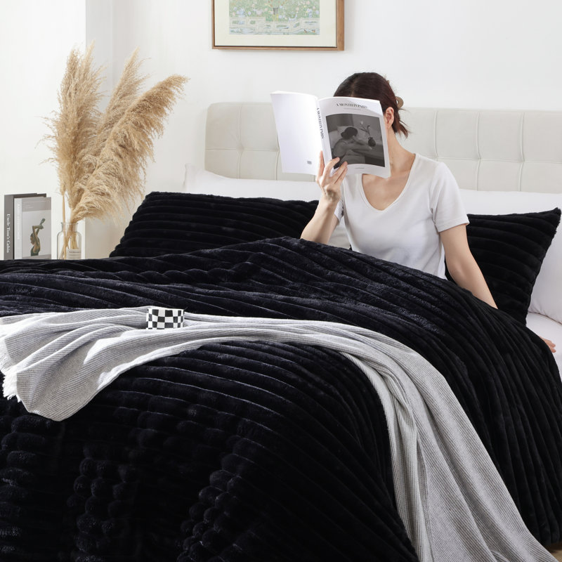 Fluffy Comforter Set 3 Pieces- All Seasons Heavy Faux Fur Comforter With Two Pillowcases, Black