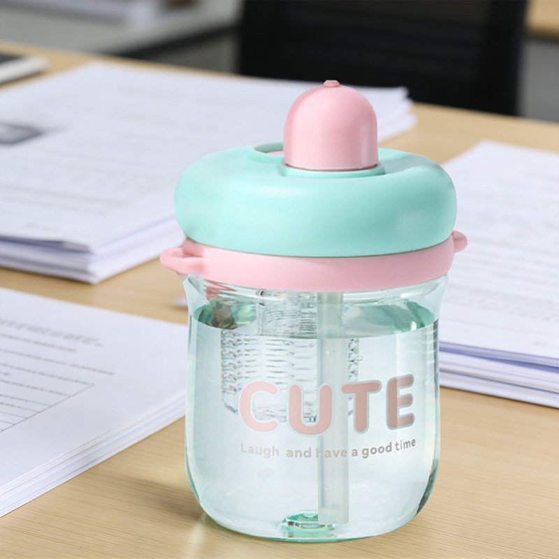 Bouteille d'eau avec gobelet en paille à haute apparence de 650 ml BPA, C