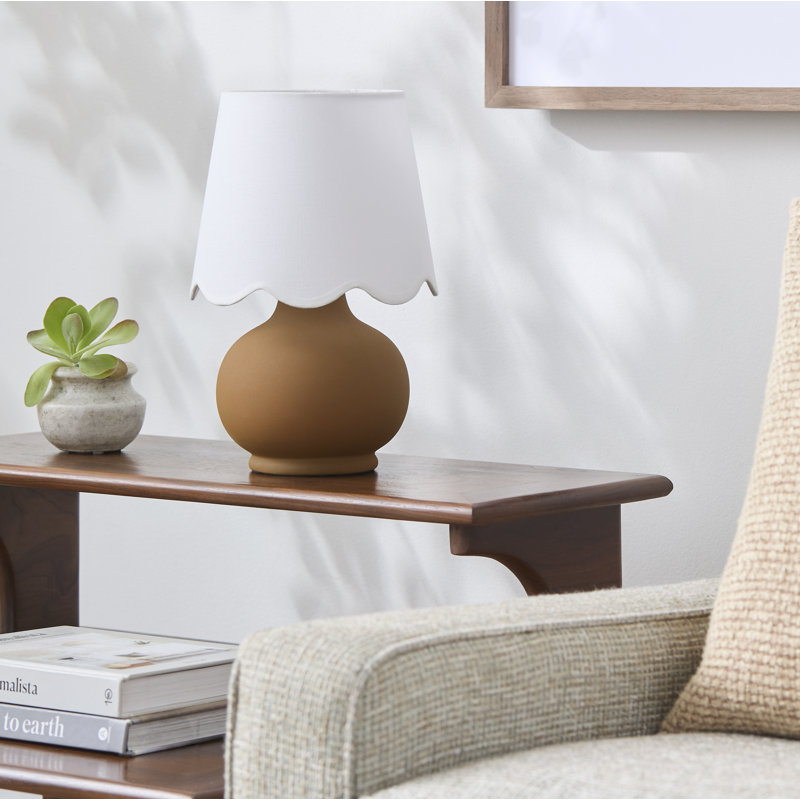 Lampe de table Momsen, Tanné, Blanc / Blanc, 13"H x 8"W x 8"D