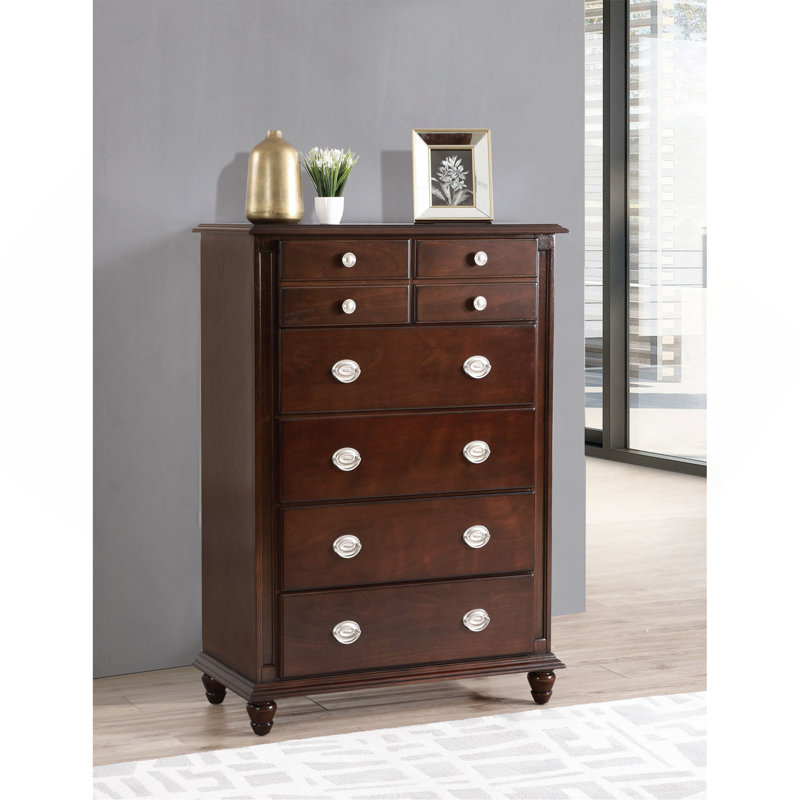Commode verticale avec boutons ornés