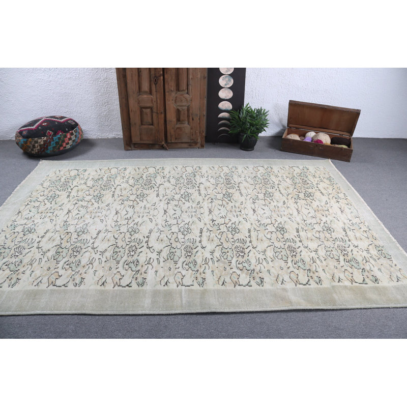 Handmade Wool Area Rug in Floral Pattern Perfect for Enhancing Living Room Decor Aesthetics