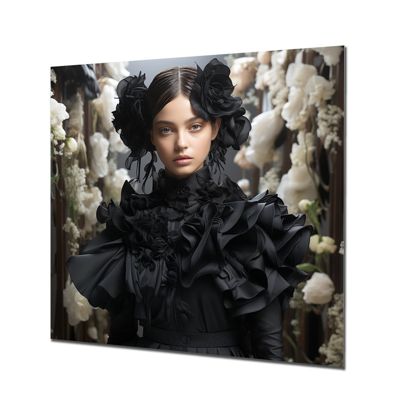 Coton, couture noire et blanche femme I - art mural Dior, H 36 po x l 36 po