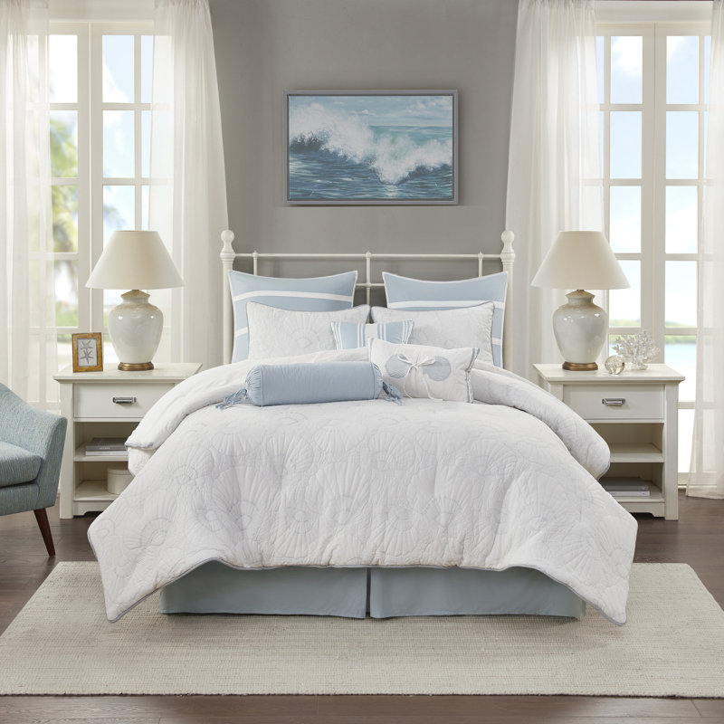 Édredon très grand et très grand en blanc avec matelassage bleu pour plus de douceur