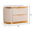 2 Table de chevet blanche avec détails dorés pour une charmante chambre à coucher à garniture dorée élégante