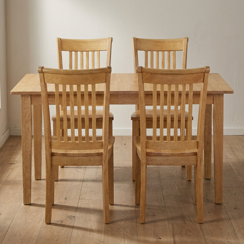 Ensemble de salle à manger 5 pièces en chêne et hévéa asiatique : table rectangulaire à rallonge papillon, 4 chaises à dossier à lattes et assises en bois.