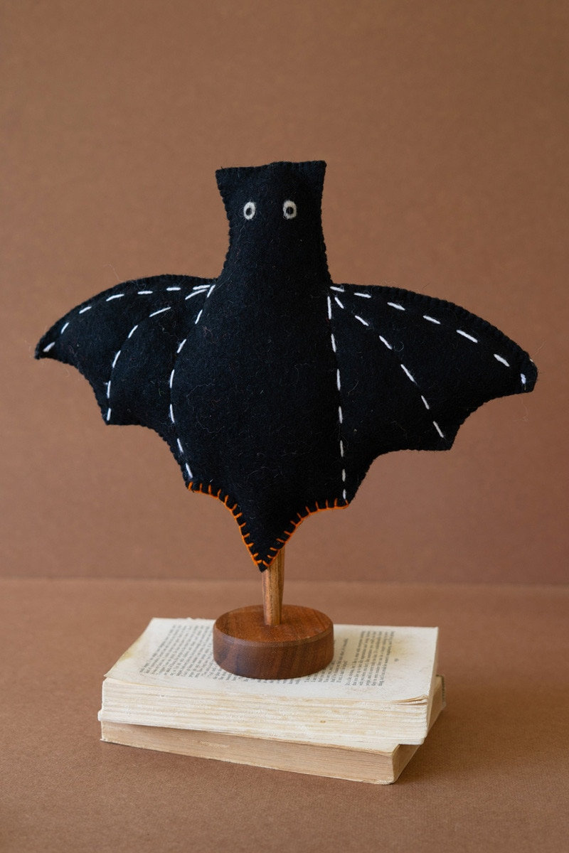 FELT HALLOWEEN BAT ON A BASE