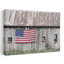 Vieille grange patriotique - photographie de ferme contemporaine