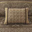 Courtepointe très grand / très grand - brun / doré Fabriqué à partir de. Feuille, rayures et motifs. Comprend 3 coussins décoratifs. Pratique lavable à la machine avec des coussins brun et doré. Tissu. Réversible pour un décor différent-122457114