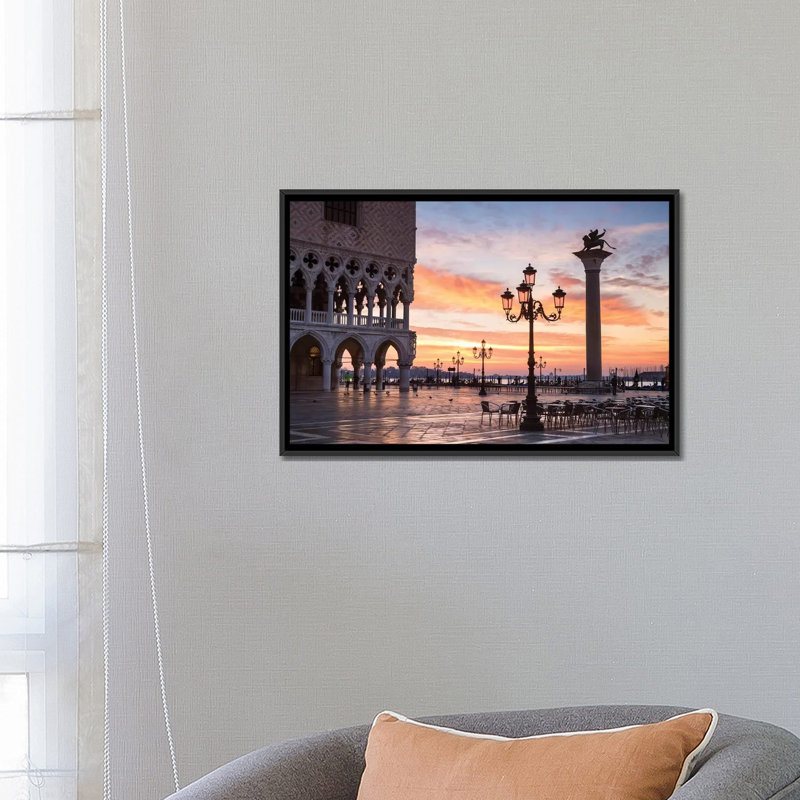 «Dawn at St. Mark's Square, Venice» par Matteo Colombo, impression sur toile, H 18 po x l 26 po x P 1,5 po, Pas de tapis