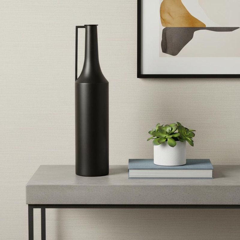 Vase 24 "en métal noir