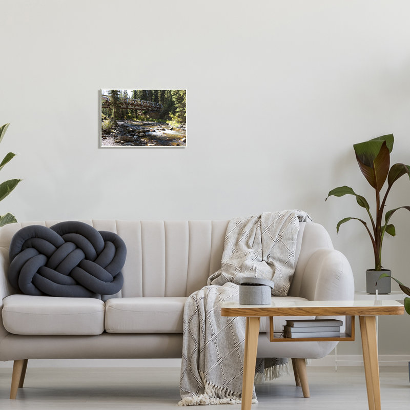 «Bridge Over Babble Brook» par Stede Bonnett, H 10 po x l 15 po x P 0,5 po, Bois