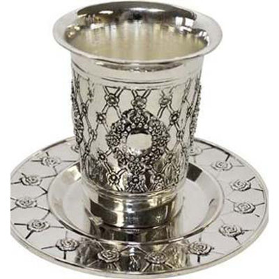 Tasse de kiddouch avec assiette