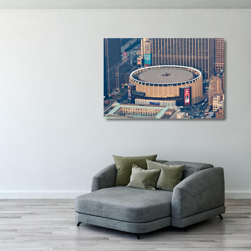 Madison Square Garden, H 27 po x l 40 po
