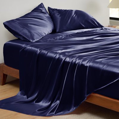 Ensemble de literie pour grand lit 4 pièces avec draps en satin, drap-housse de 15 po de profondeur, drap plat et 2 taies d'oreiller, doux au beurre, bon pour les cheveux et la peau (rose)