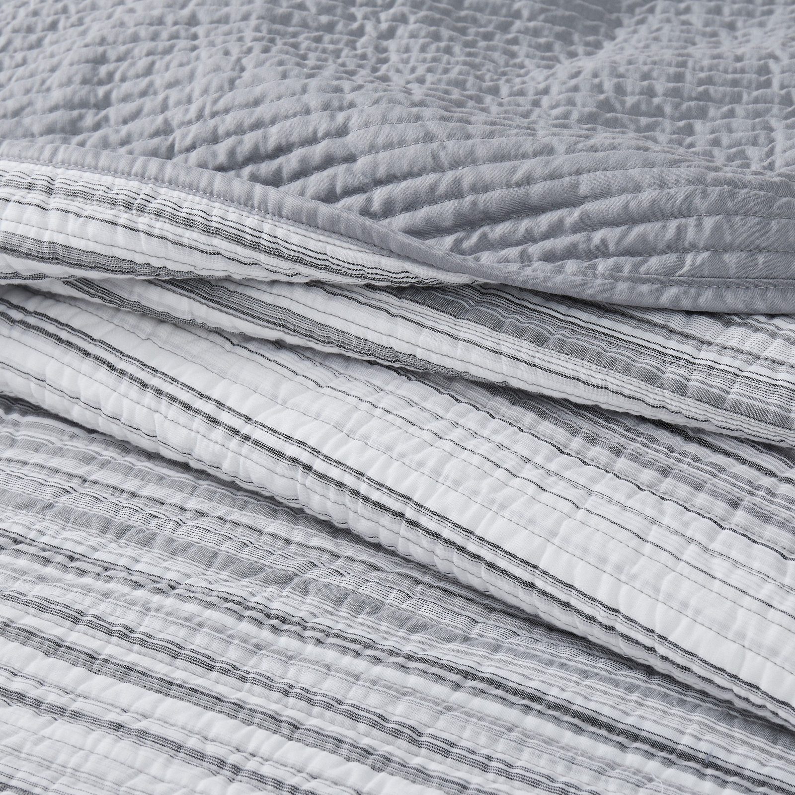 Everette Cotton Quilt Set, King Quilt + 2 King Shams