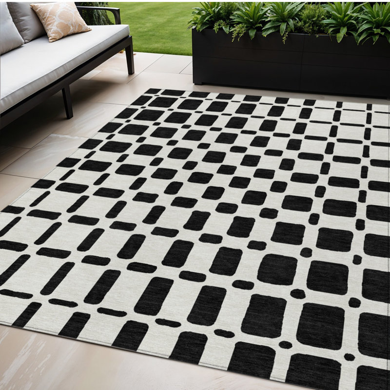 Tapis intérieur / extérieur géométrique lavable noir et ivoire 5 pi x 8 pi