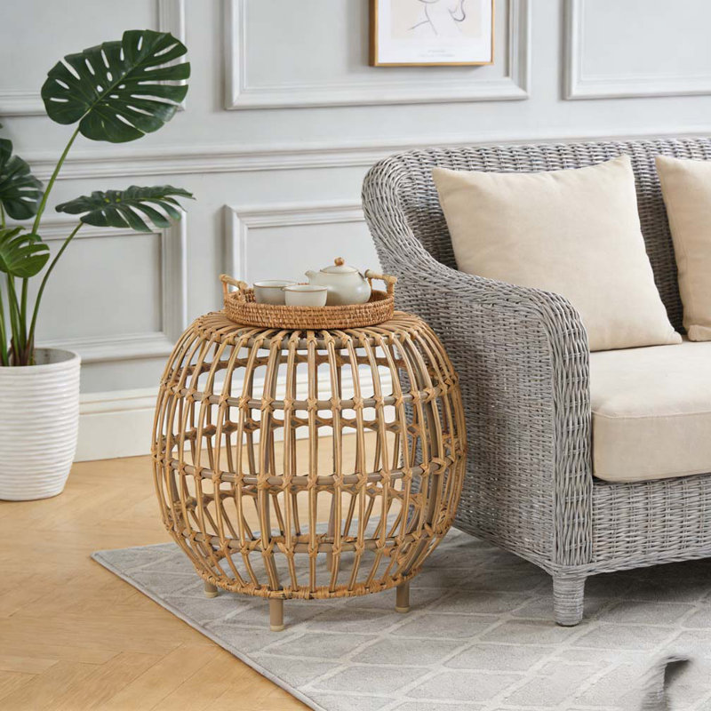 Table d'appoint en faux rotin