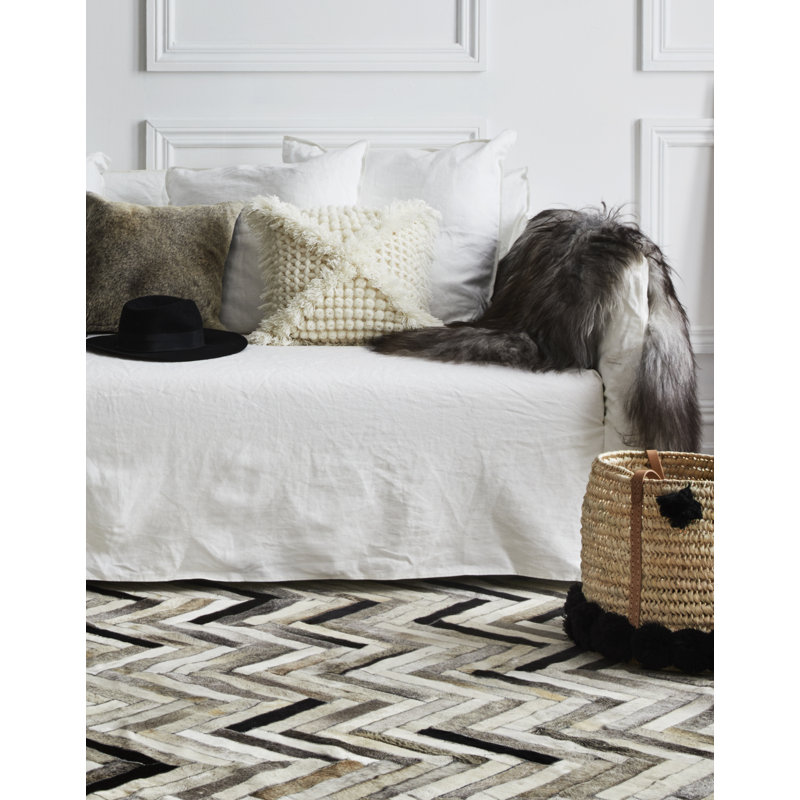 El Cielo Cowhide Chevron Area Rug, Rectangle 4'7" x 5'11"